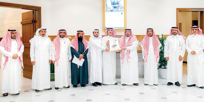  سموه يتسلم التقرير