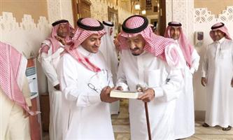 د. راشد العساكر يوثق تاريخ المساجد والأوقاف القديمة في بلد الدرعية إلى عام 1373هـ في إصدار نوعي قدم له خادم الحرمين الشريفين 