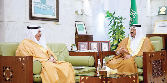  الأمير محمد بن عبدالرحمن مستقبلاً مدير تعليم منطقة الرياض