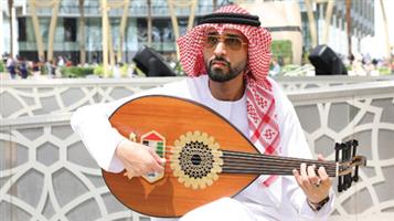 الفنان طارق المنهالي يعزف ويغني النشيد الوطني الإماراتي بعود (إكسبو 2020) 