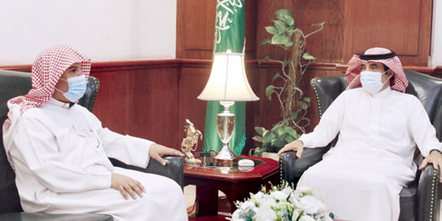  من لقاء محافظ الرس برئيس جمعية الدعوة والإرشاد بالرس