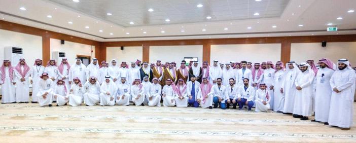  سموه مع منسوبي الصحة