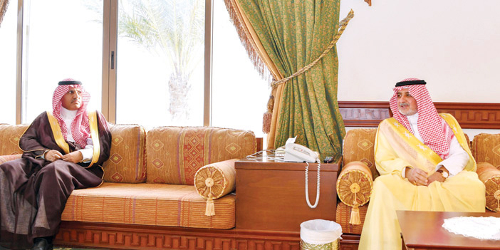 أمير منطقة تبوك يلتقي مسؤولي وأهالي محافظة أملج 