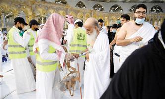 3500 متطوع بالمسجد الحرام يُقدمون خدماتهم لقاصدي بيت الله 