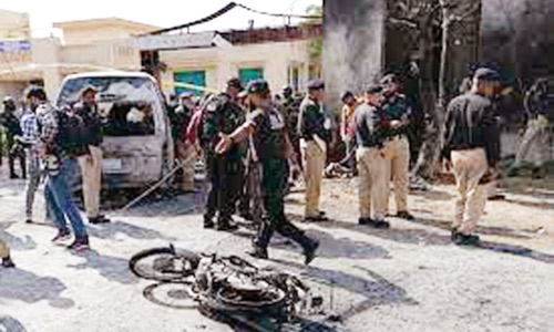 مقتل 3 أشخاص في هجوم انتحاري في كراتشي الباكستانية 