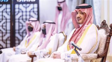 وزير الداخلية ينقل تهنئة القيادة بمناسبة نجاح الخطط الأمنية لموسم العمرة 