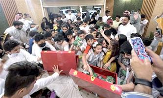 «العيدية» عادات وتقاليد أصيلة 