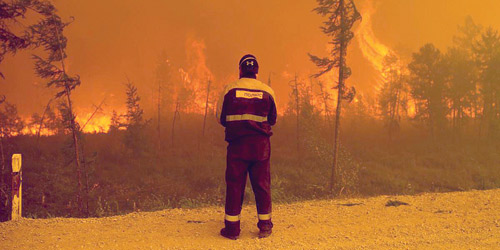 عشرة قتلى في حرائق تؤججها الرياح في سيبيريا 