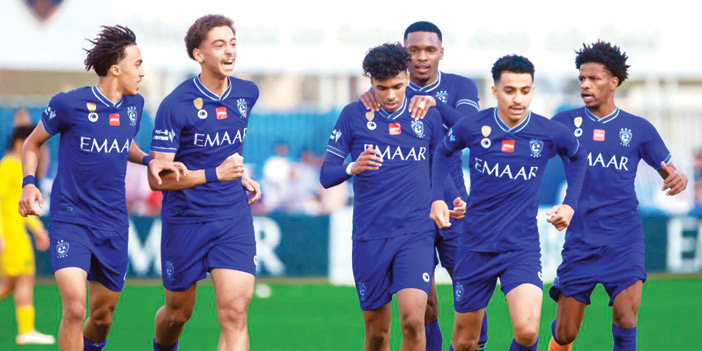 الأزرق تمسك بحظوظه في المحافظة على لقبه.. والأصفر تراجع 