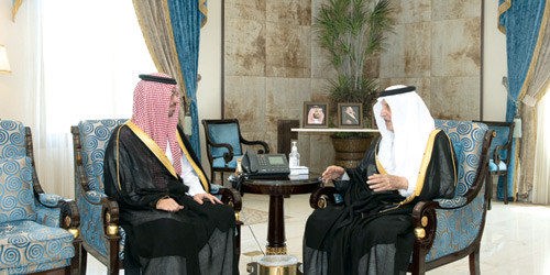  الأمير خالد الفيصل خلال استقباله محافظ جدة
