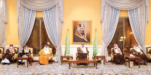 أمير منطقة تبوك يستقبل المواطنين في اللقاء الأسبوعي 