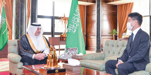 أمير منطقة تبوك يستقبل نائب رئيس البعثة الياباني 