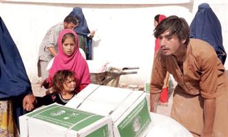 مركز الملك سلمان للإغاثة يوزع 400 سلة غذائية للمحتاجين بأفغانستان 