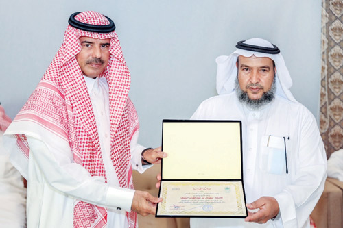 محافظ الزلفي يكرّم أعضاء المجلس المحلي السابقين 