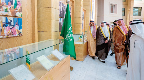  سموه مدشناً القاعة