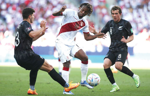  من مشاركة كاريلو مع منتخب بلاده في ودية نيوزيلاندا قبل أيام