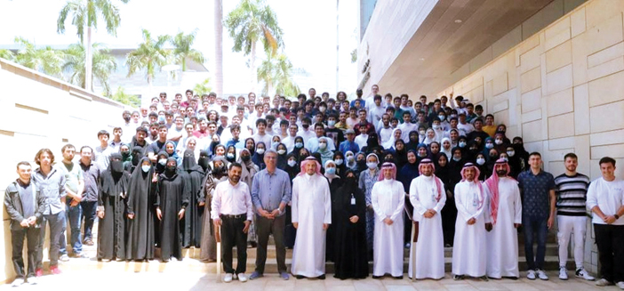 بمشاركة 185 طالبًا وطالبة في 6 تخصصات علمية 