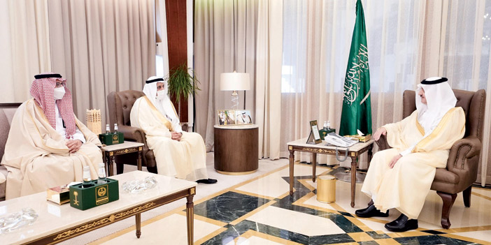  أمير المنطقة الشرقية خلال استقباله «السالم»