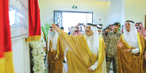 أمير المنطقة الشرقية يفتتح صالات الجبر للخدمات الاجتماعية بالأحساء 