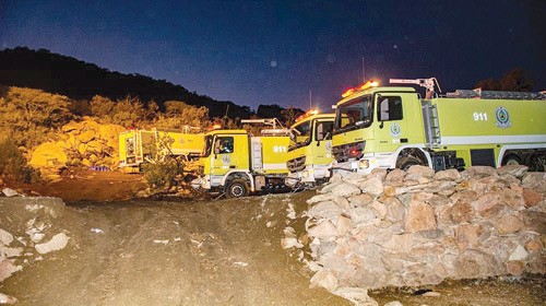  جانب من عمليات إخماد الحريق