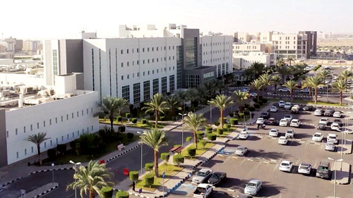 «تخصصي تبوك»: زراعة سماعة عظمية لمريضة فقدت السمع 