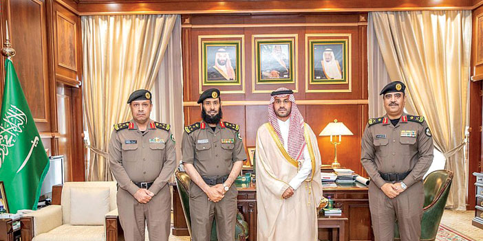 الأمير فيصل بن فهد ومدير شرطة حائل ومدير مرور المنطقة والعميد الرشيدي