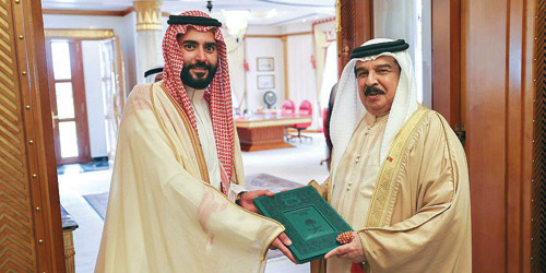  رسالة خادم الحرمين لملك البحرين يسلمها الأمير سلطان بن أحمد
