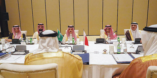 وزير الخارجية ونظيره البحريني يرأسان اجتماع تشاوري لجنة التنسيق السياسي 