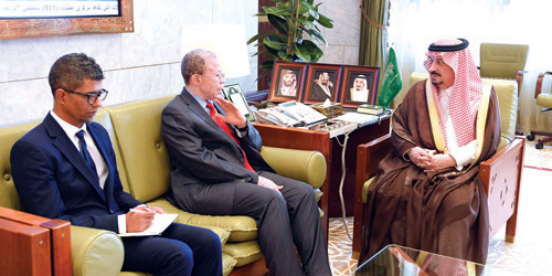 أمير منطقة الرياض يودع سفير جنوب أفريقيا 