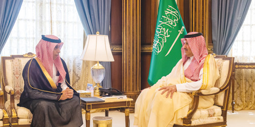  أمير منطقة المدينة خلال استقباله العميد السبيعي