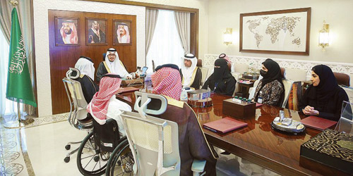  نائب أمير المنطقة الشرقية خلال استقباله المقبل