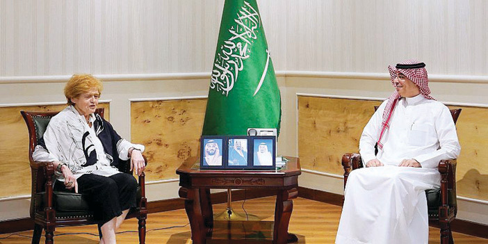 د. العواد بحث مع ديبورا ليبستادت التعاون في مجال حقوق الإنسان 