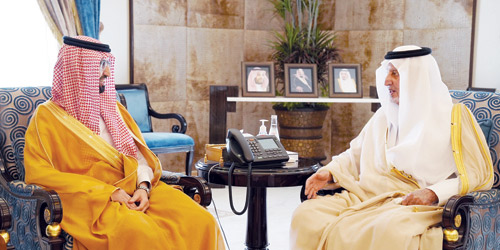  الأمير خالد الفيصل خلال استقباله د.الجضعي