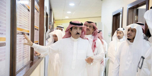  محافظ الرس يشاهد أعمال الجمعية