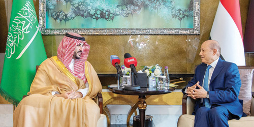 رئيس مجلس القيادة الرئاسي اليمني يتباحث مع سمو نائب وزير الدفاع