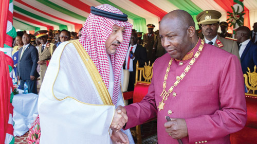  الخريجي خلال مشاركته في مراسم الاحتفال