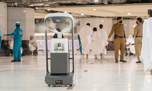 روبوت التطهير الذكي بالمسجد الحرام يغطي (1000) م2 لكل ساعة عمل 