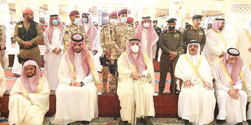  أمير منطقة الرياض يؤدي صلاة العيد