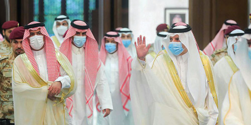  أمير المنطقة الشرقية خلال استقباله المهنئين