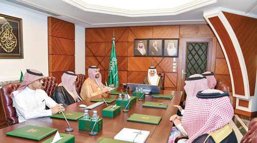  أمير المنطقة الشرقية خلال استقباله المهندس العبدالقادر