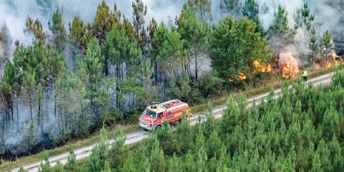 فرنسا.. إجلاء الآلاف من منطقة جيروند مع تصاعد حرائق الغابات 