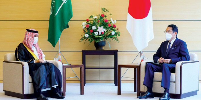  رئيس وزراء اليابان خلال استقباله وزير الخارجية