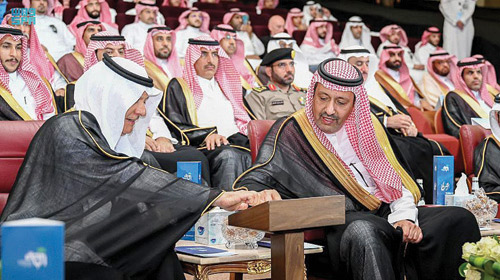  أمير الباحة والمهندس الفضلي خلال التدشين