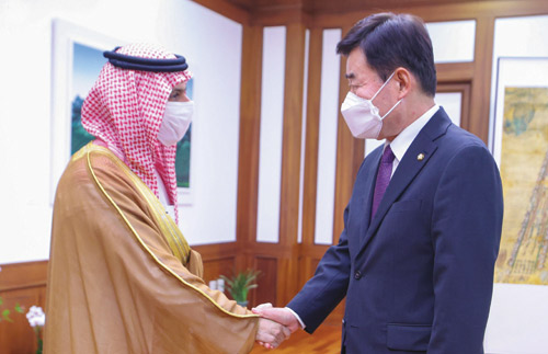 وزير الخارجية يلتقي رئيس البرلمان في جمهورية كوريا 