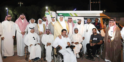 تقوم بصيانة الكراسي المتحركة للمعاقين مجاناً 