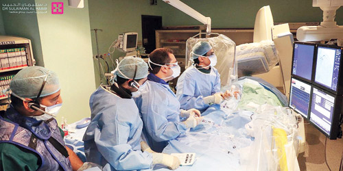 أكثر من 800 طبيب واختصاصي يتابعون نقلها 