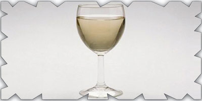 كشف حقيقة الفرق بين شرب الماء الدافئ والبارد بعد الاستيقاظ 