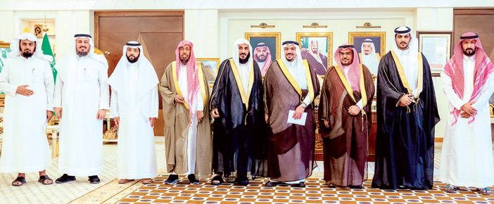  سموه مع رئيس وأعضاء الجمعية