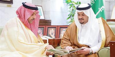 أمير منطقة الرياض بالنيابة يتسلم التقرير السنوي لجمعية «خيرات» لحفظ النعمة 