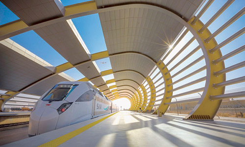 بزيادة بلغت 121 % للركاب و24 % للشحن مقارنة بالفترة نفسها من العام الماضي 